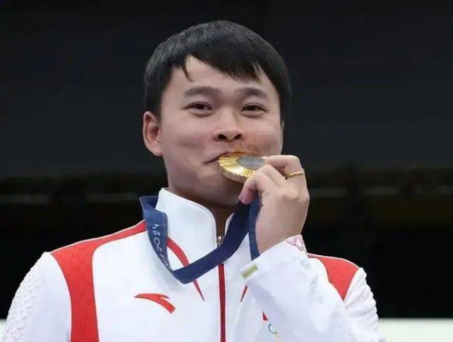 包含紧张竞争导致选手状态不稳，结果难以预料的词条