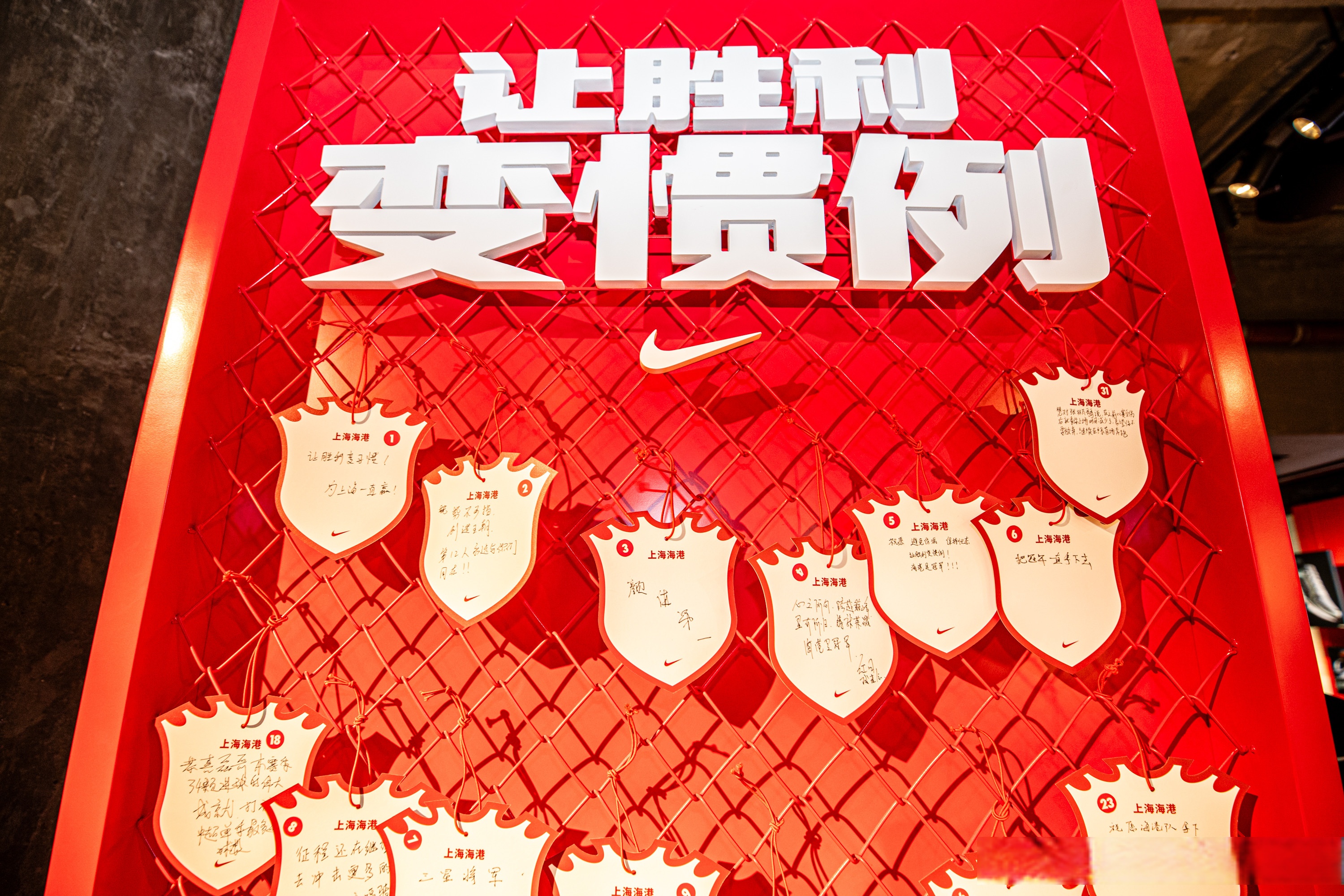 挑战者击败卫冕冠军，逆袭夺得胜利