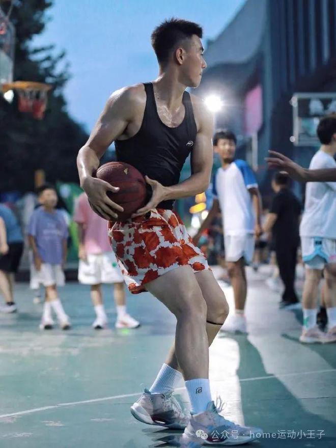 关于独家：篮球明星最新赛季回顾，成长蜕变的故事的信息